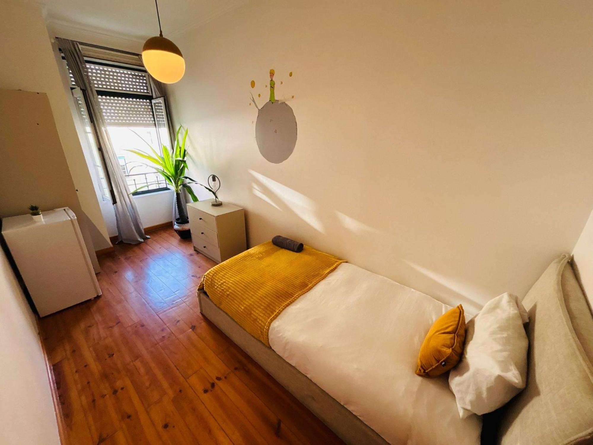 And Spacious In Lisbon, Ideal For Tourists Hostal