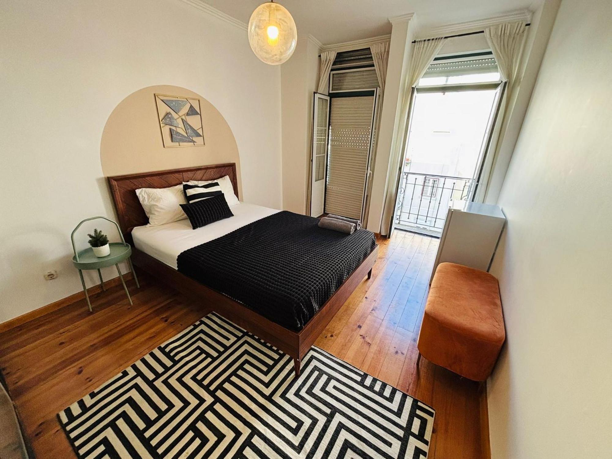 Hostal And Spacious In Lisbon, Ideal For Tourists
