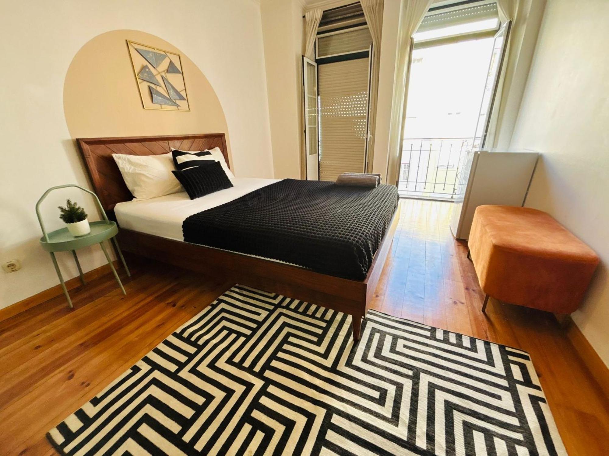 And Spacious In Lisbon, Ideal For Tourists Hostal Lisboa