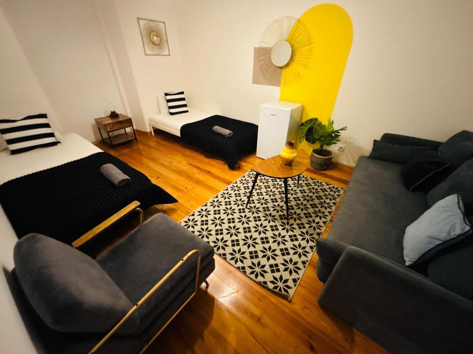 And Spacious In Lisbon, Ideal For Tourists Hostal Lisboa