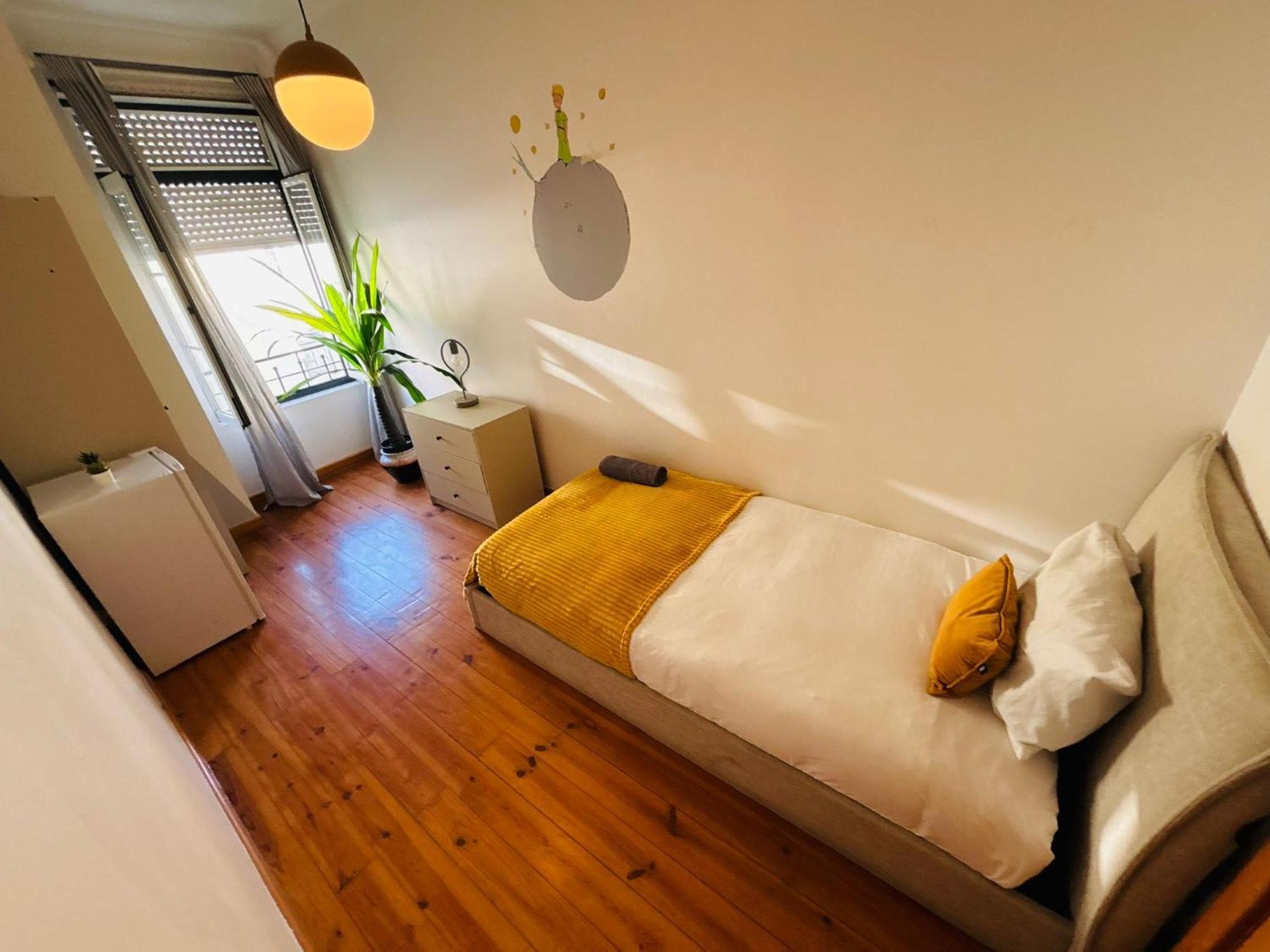 Hostal And Spacious In Lisbon, Ideal For Tourists *